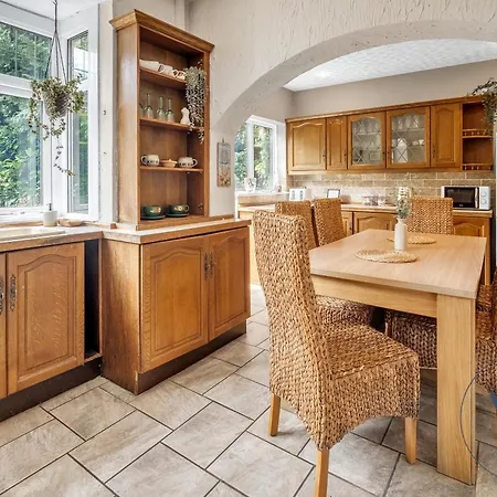 Lägenhet 4br Cottage, Parking, Nec, Airport